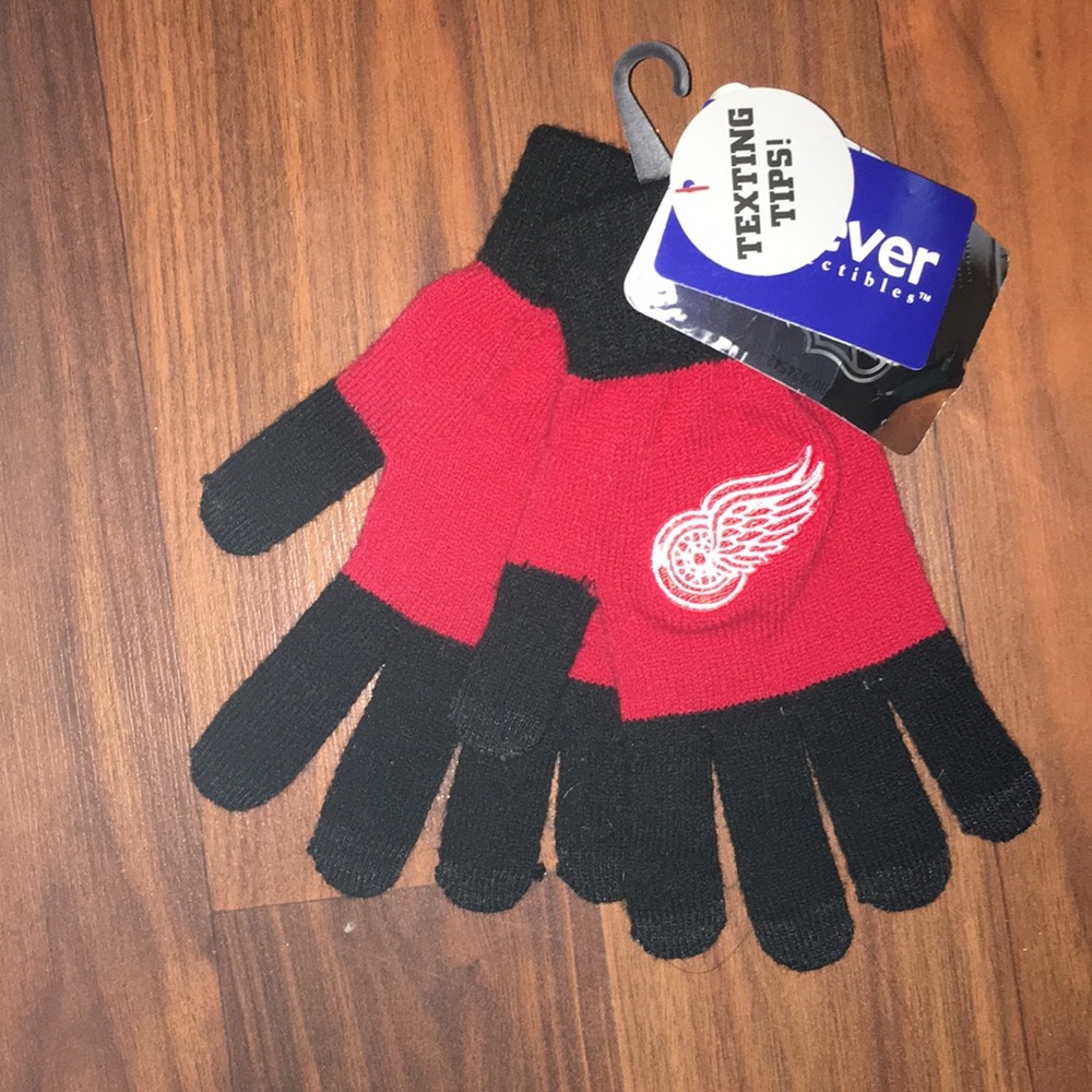 Detroit redwings gloves